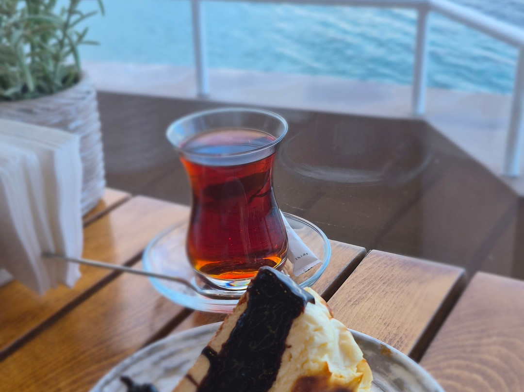 萨拉米斯湾康提酒店主图