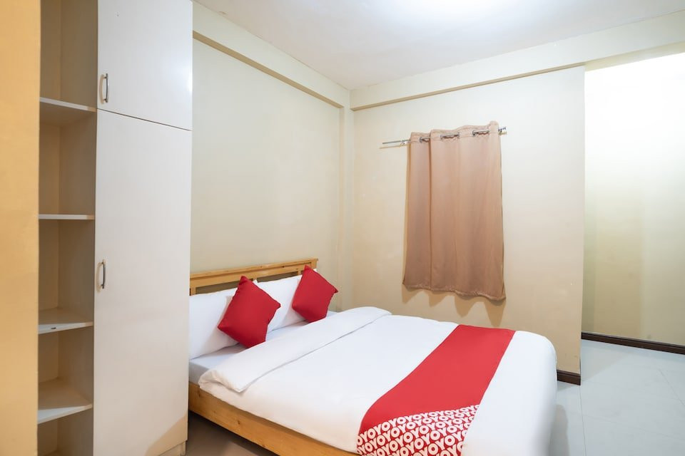 OYO 164 Antoine's Despacito