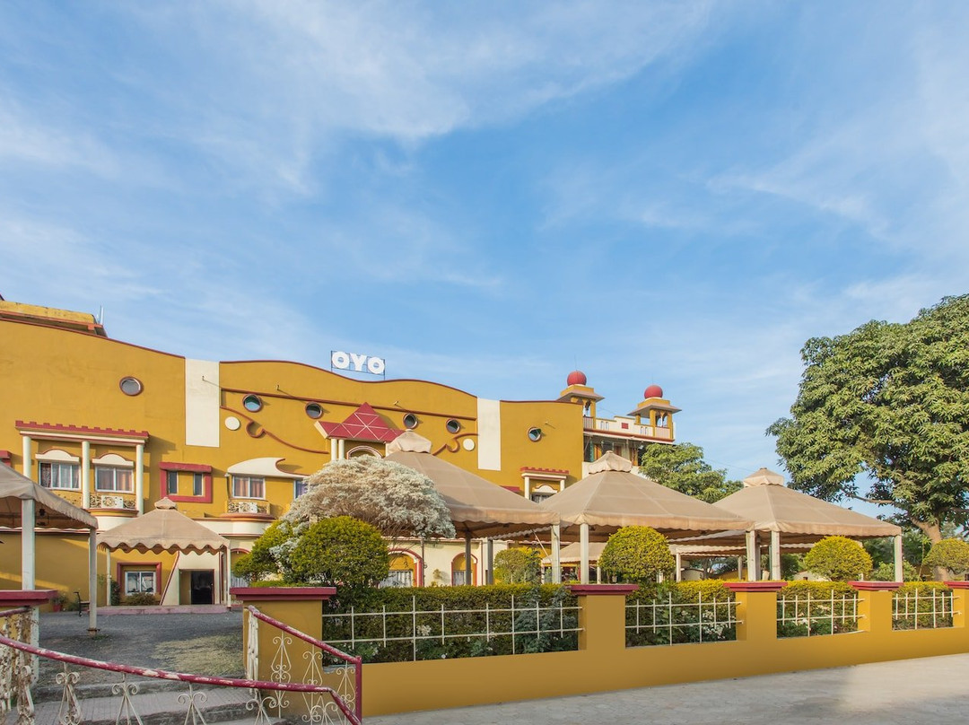 OYO 24547 Hotel Vishwas Bar and Club Resort