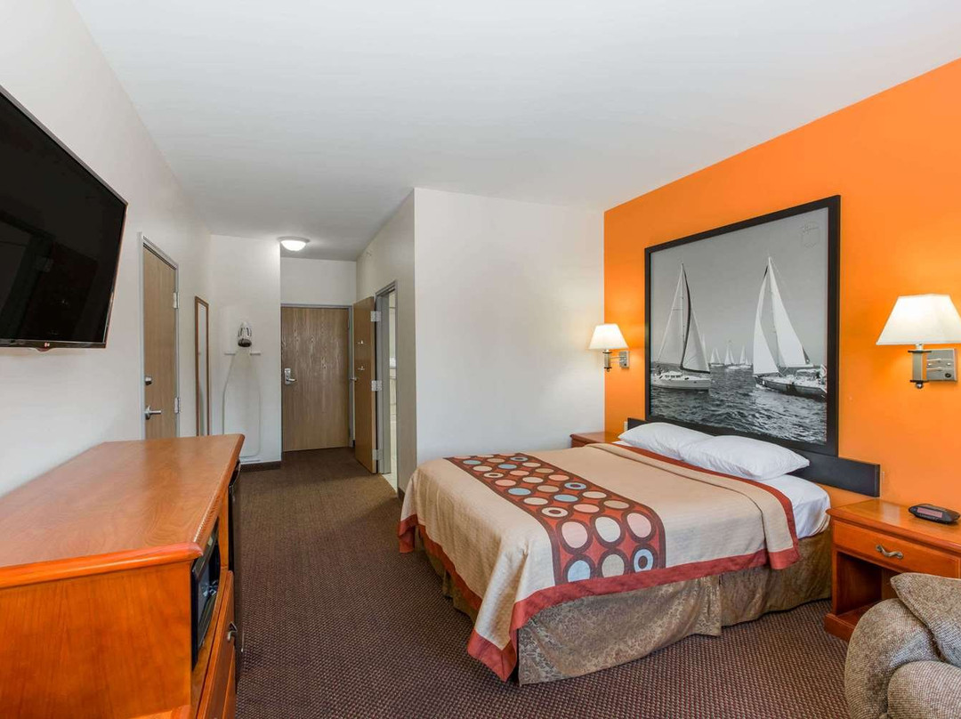 Super 8 by Wyndham Salina主图