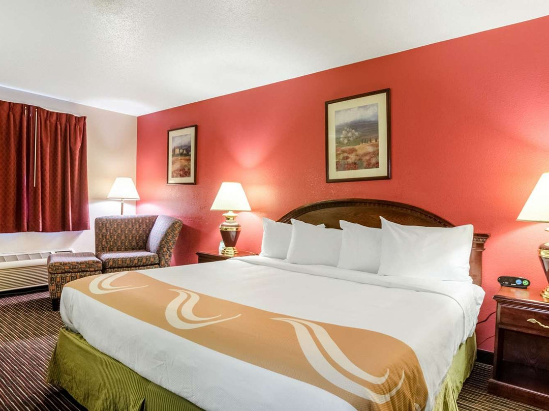 Mulvane酒店住宿-Quality Inn South