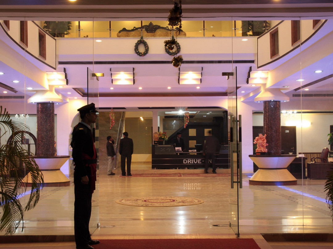 Drive In 24 Hotel & Resto