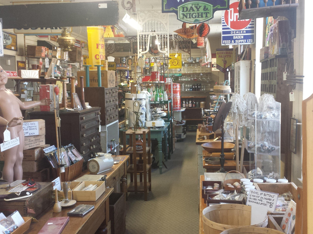 Barrie Antiques Centre景点图片