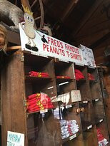 Fred's Famous Peanuts-海伦必去景点