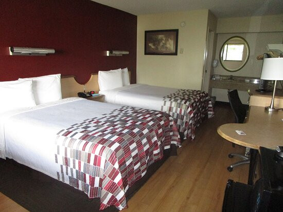 路易斯维尔红屋顶酒店主图