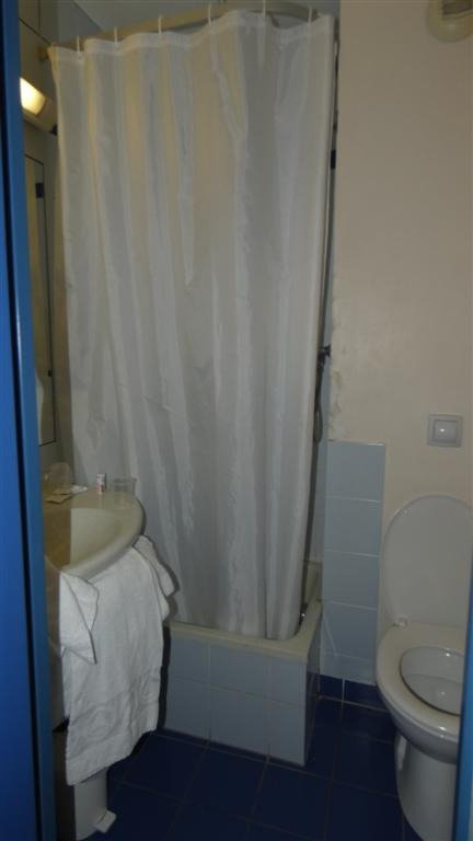 Hôtel Kyriad Crepy En Valois-浴室