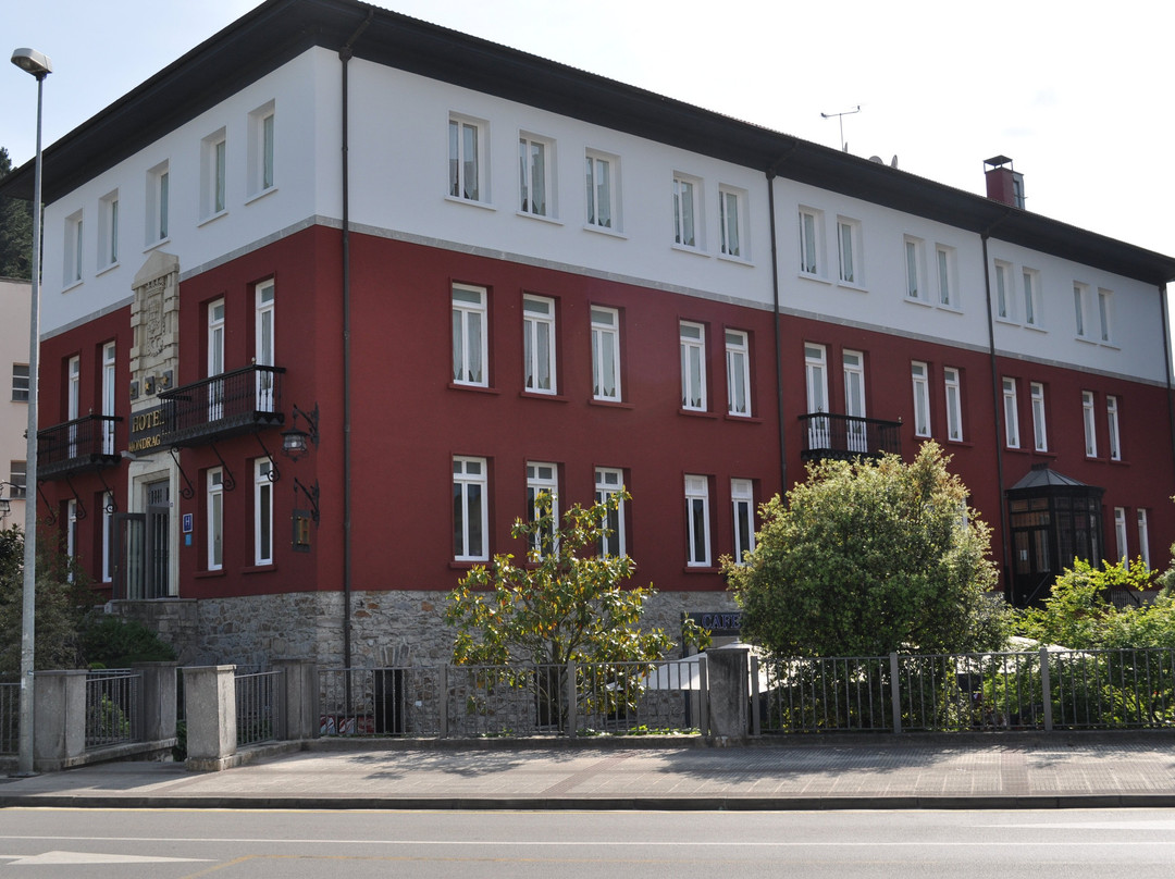 蒙德拉贡酒店主图