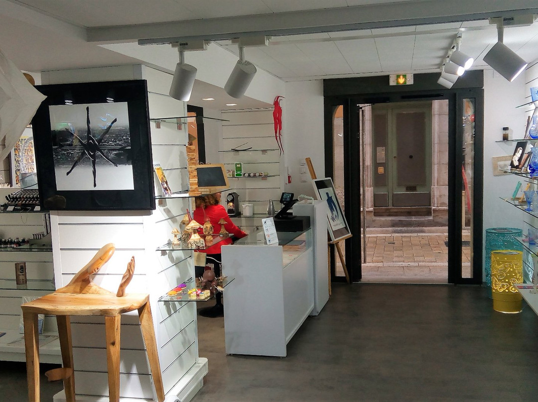 Luzia Art Shop-土伦必去景点