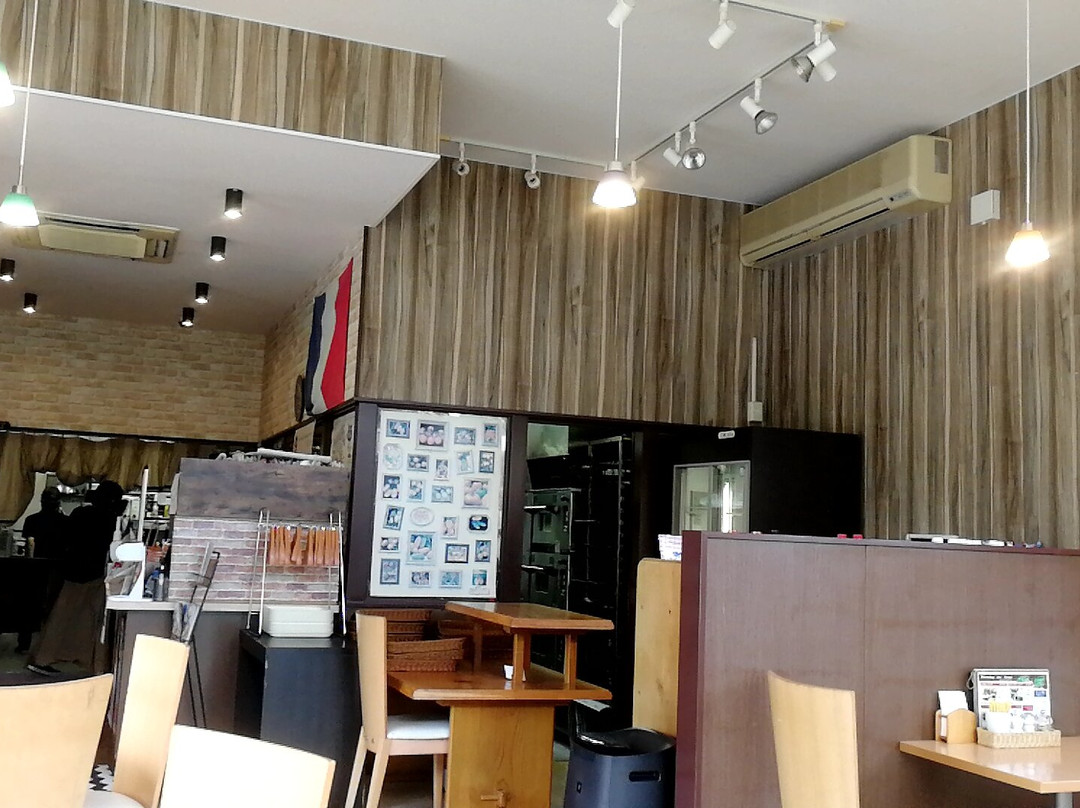 ベーカリー&パリ食堂 マルシェ