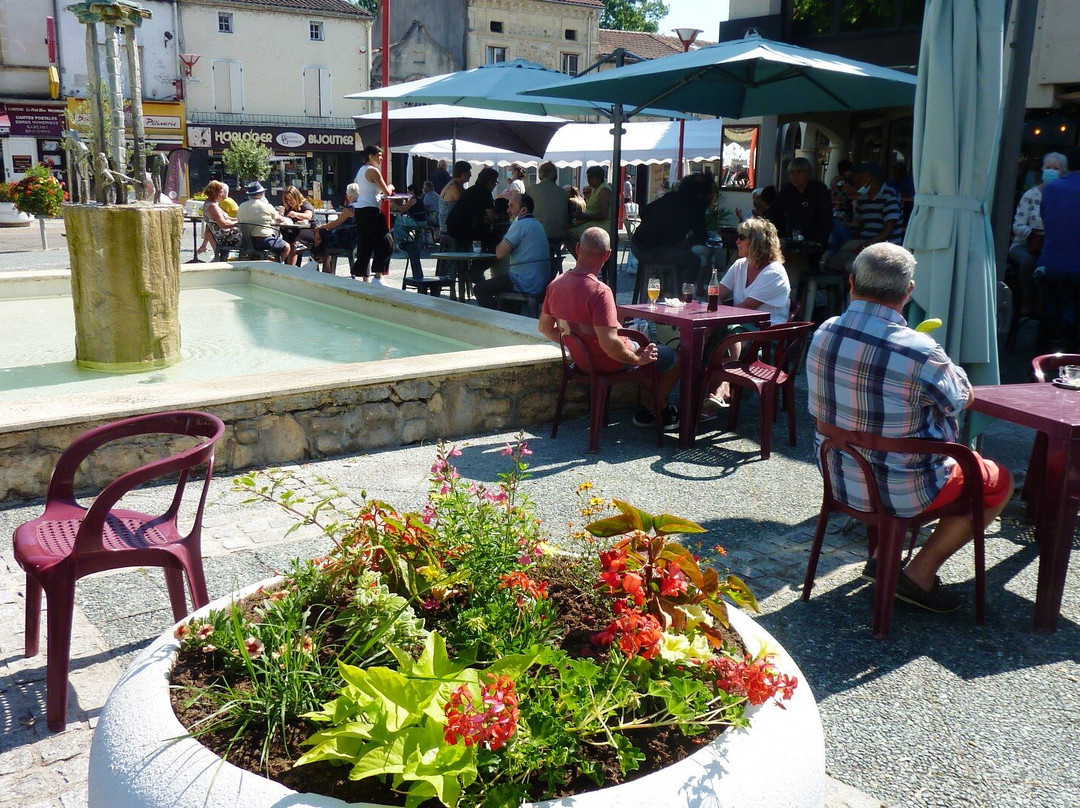 Le Canard À Bretelles