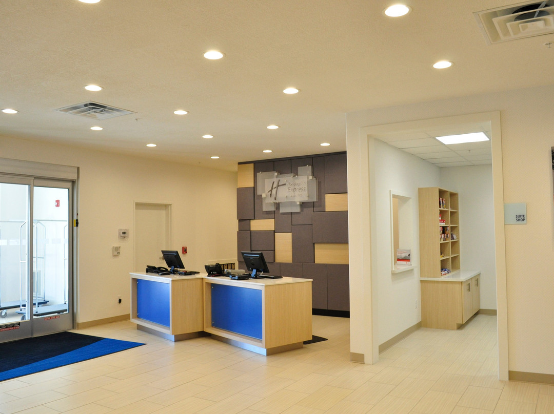 Holiday Inn Express & Suites Price By IHG主图