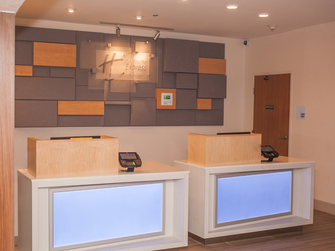 Holiday Inn Express & Suites Logan by IHG主图