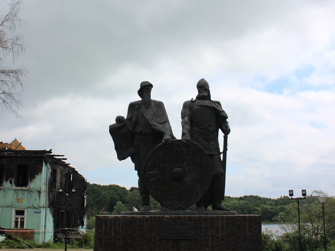 Monument to Ryurik and Veshhiy Oleg景点图片