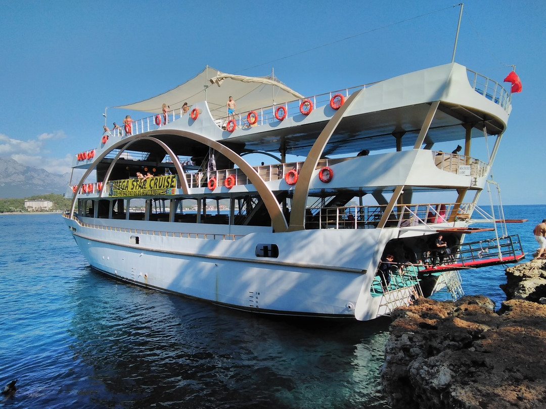 Mega Star Boat Tour景点图片