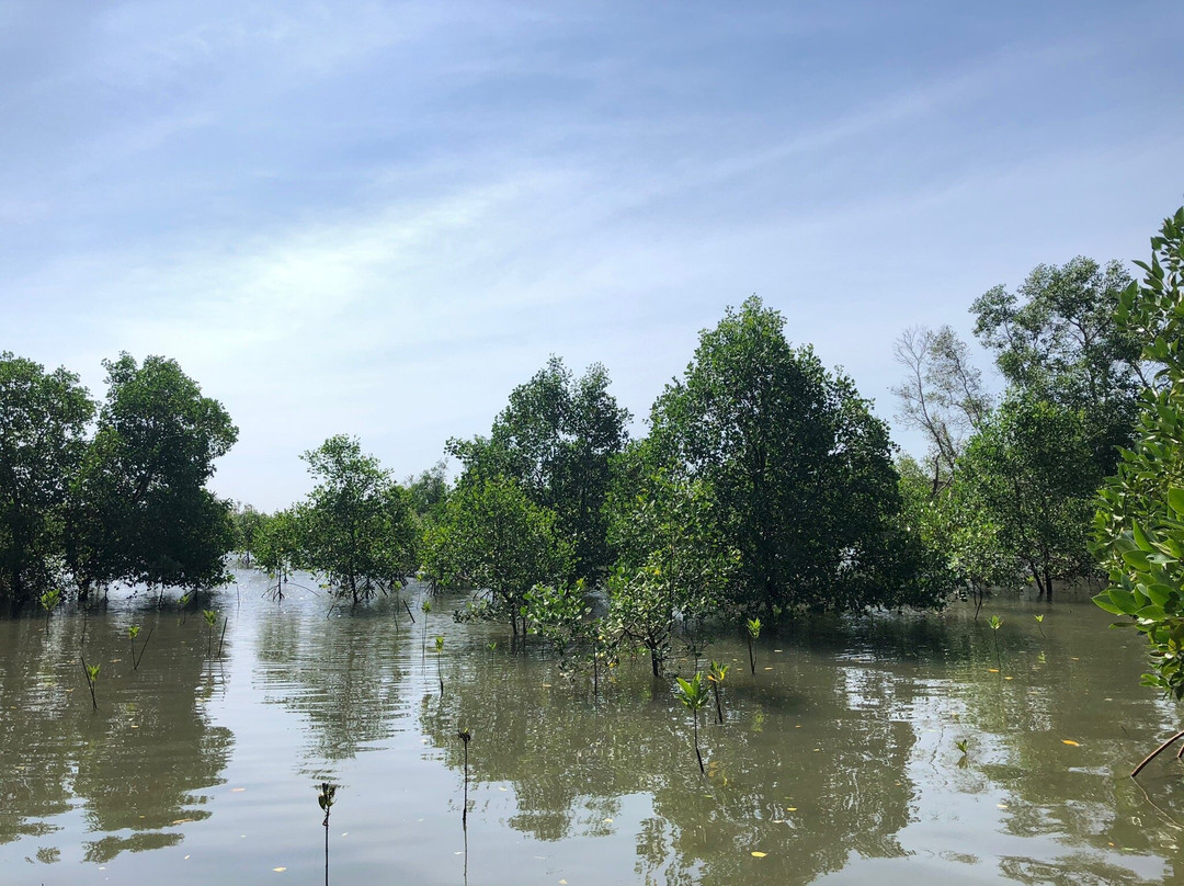 Tung Prong Thong-Ban Pak Nam Krasae必去景点