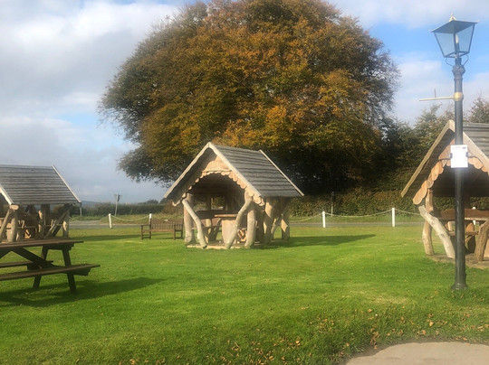 Ralegh's Cross Inn主图