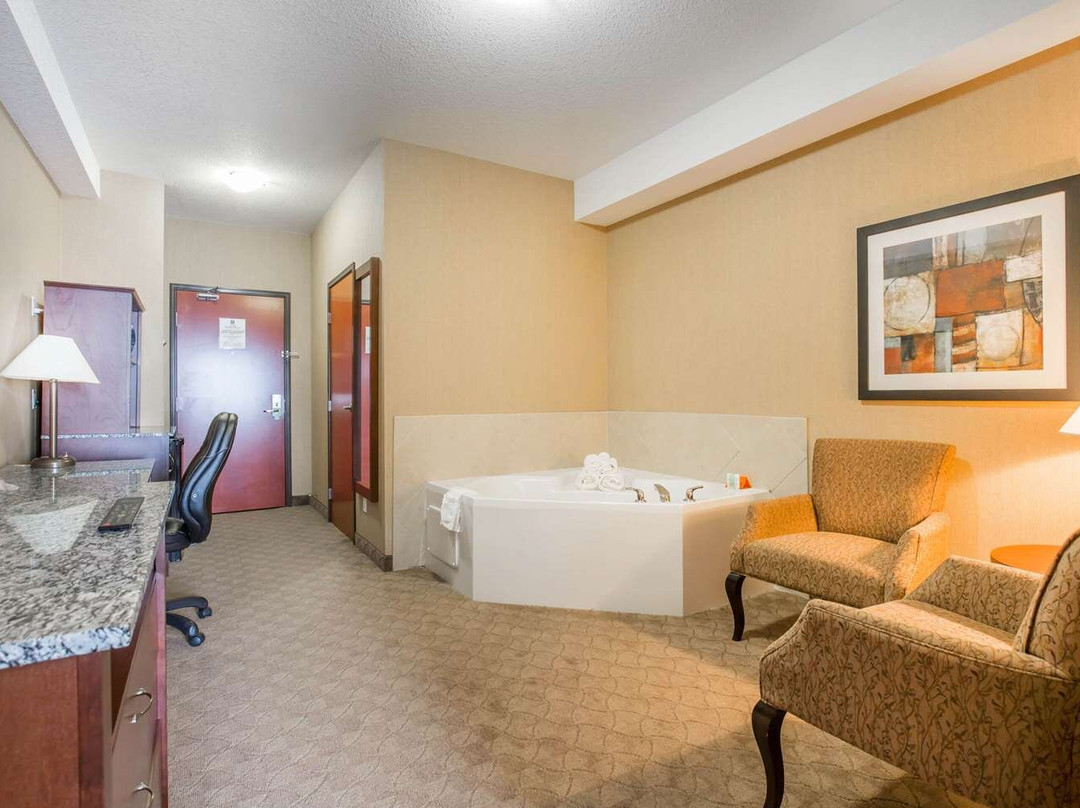 Comfort Inn & Suites主图