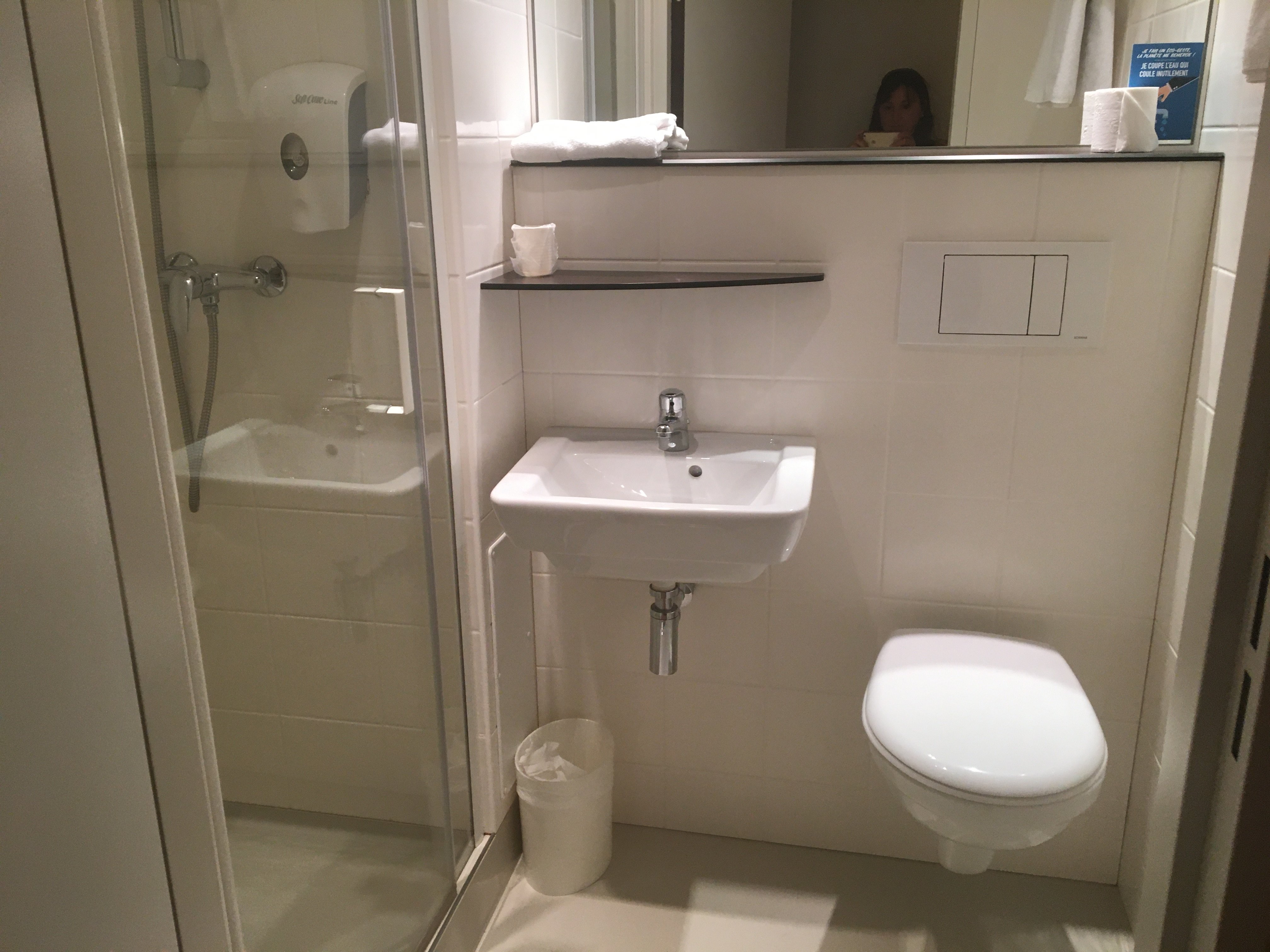 Hôtel Kyriad Direct Mont De Marsan-浴室