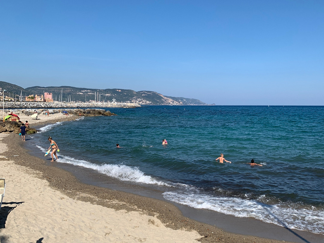 Il Cavallino Bianco Beach-洛阿诺必去景点