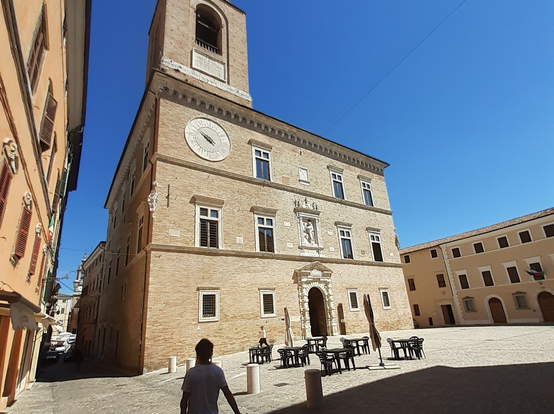 Piazza Federico II-杰西必去景点