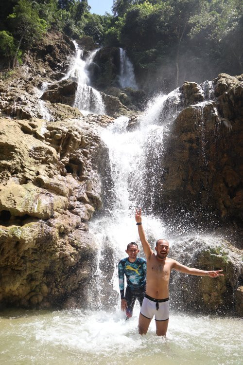 Lapopu Waterfalls景点图片
