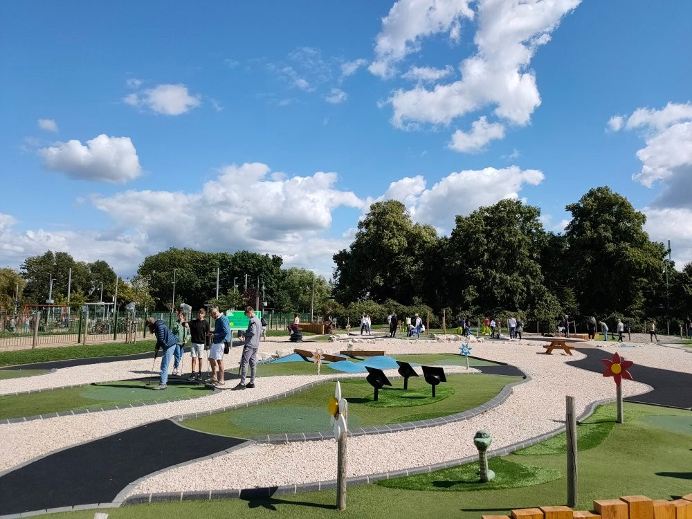 Highfields Park Adventure Golf景点图片