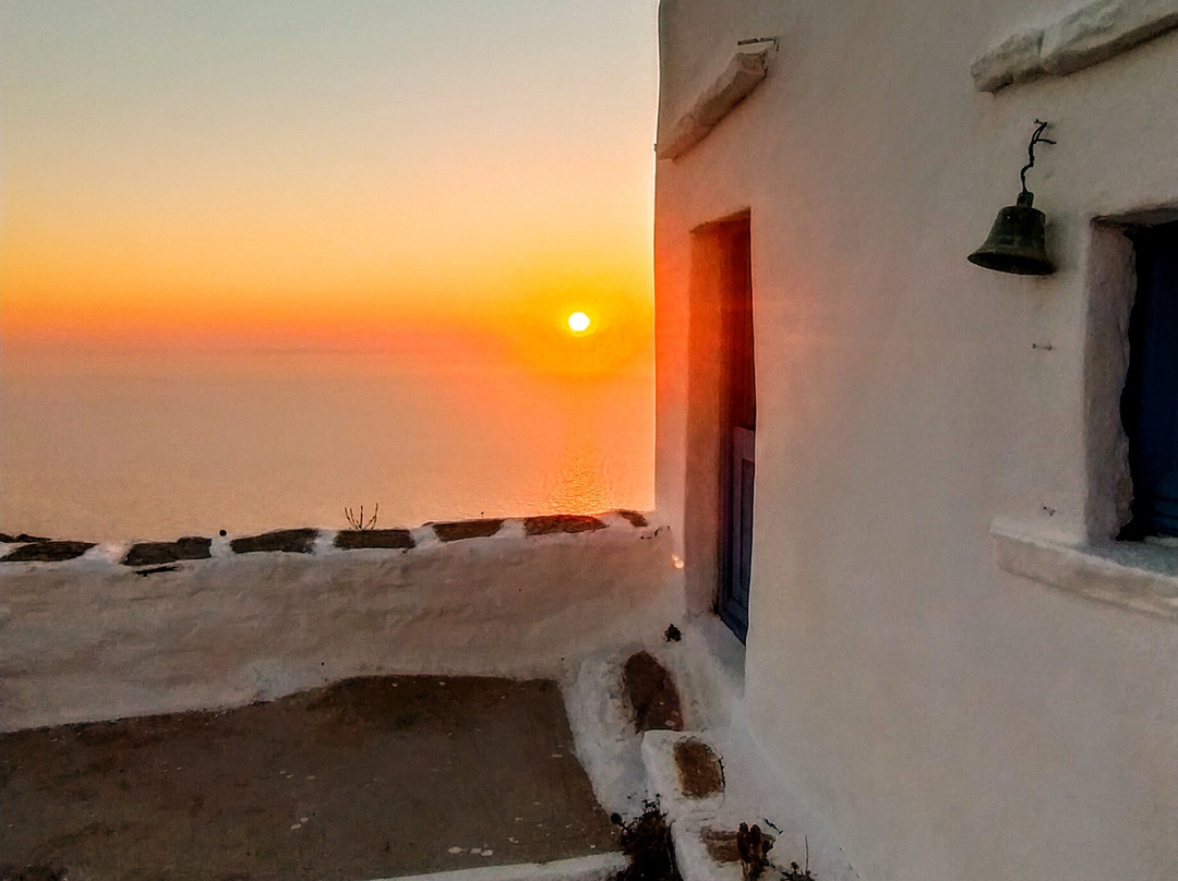The Zoodohos Pigi monastery-Sikinos必去景点