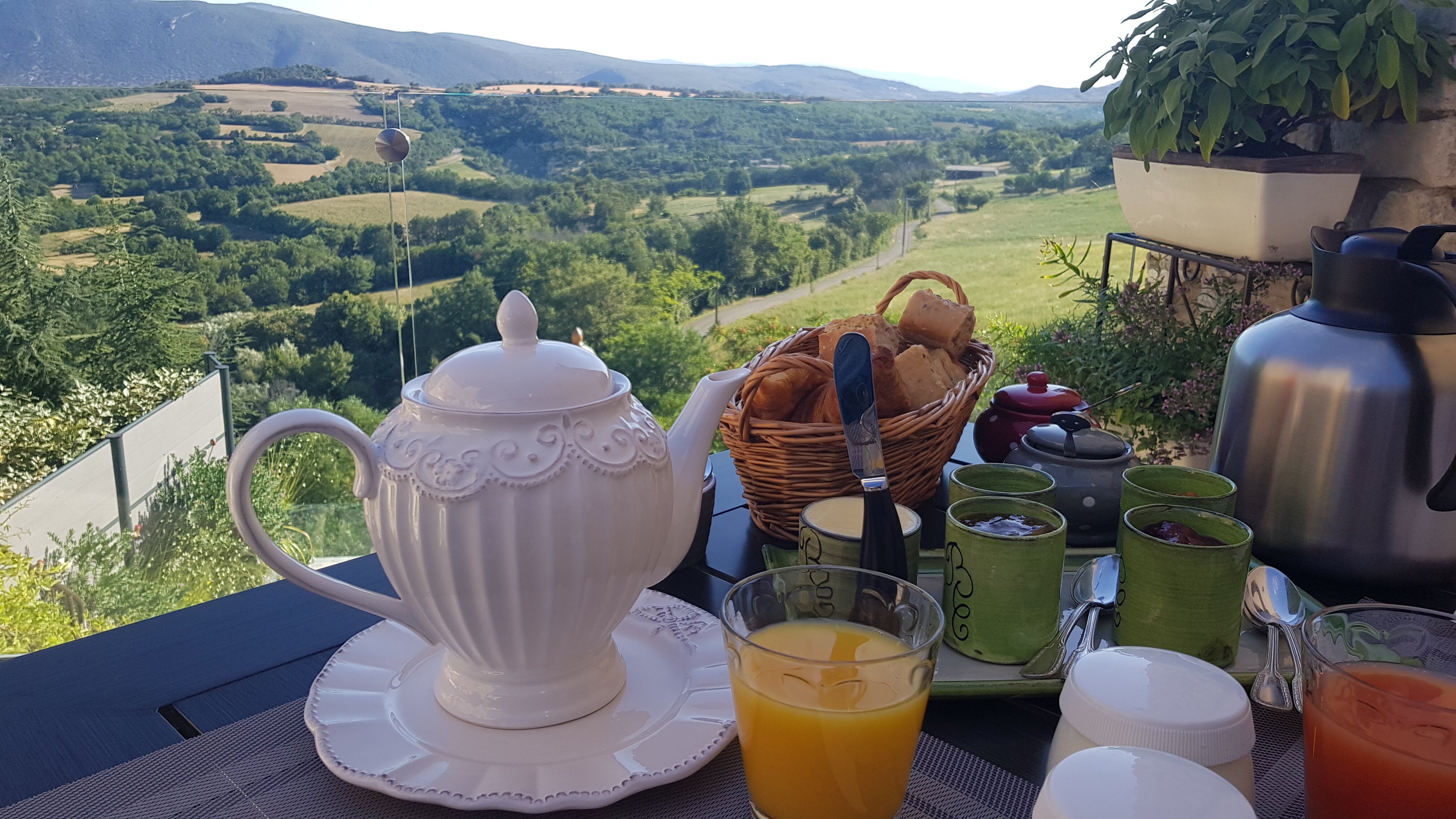 La Bastide de Caseneuve-餐饮
