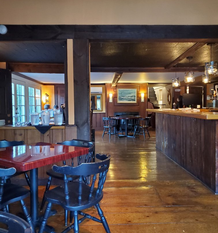 Mooncussers Tavern Inn and Restaurant主图