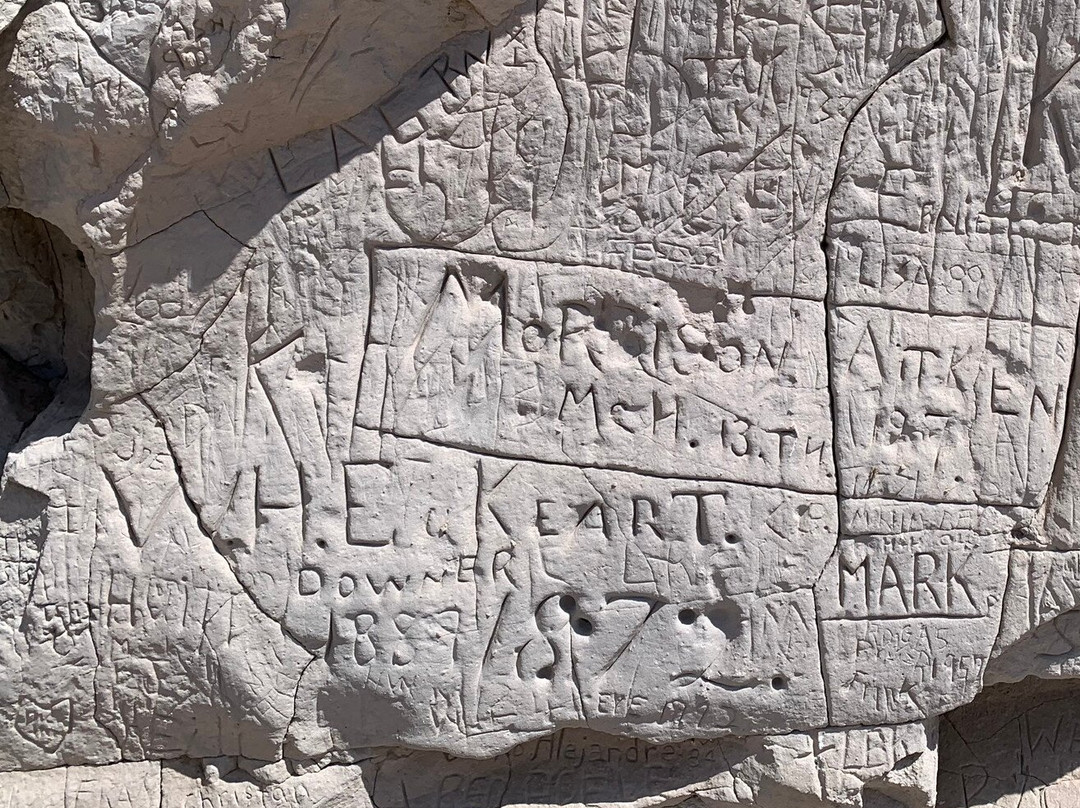 Register Cliffs-Guernsey必去景点