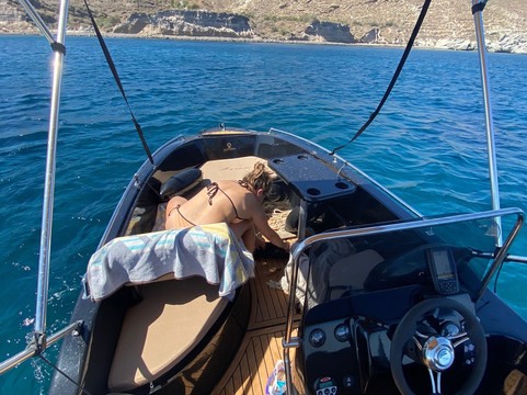 Santorini Boat Rental -License Free--圣托里尼必去景点