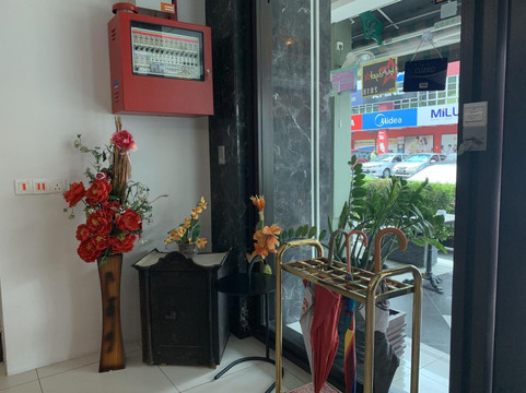 普崇绿色酒店主图