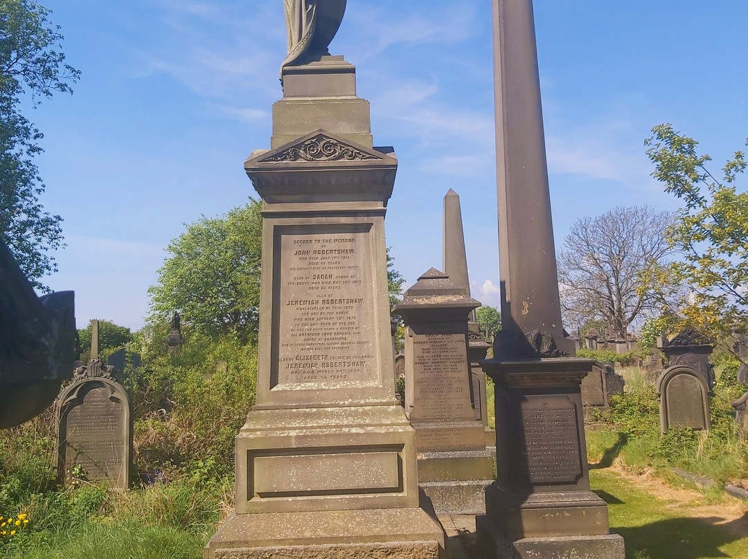 Undercliffe Cemetery景点图片