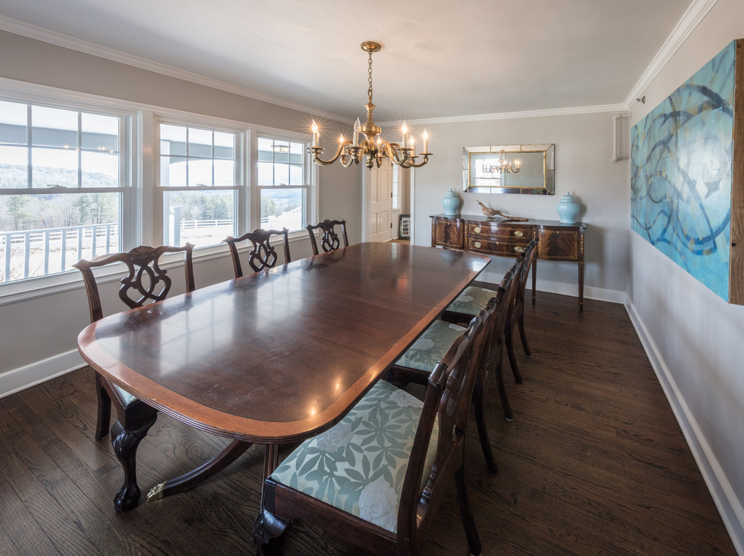 The Warfield House Inn主图