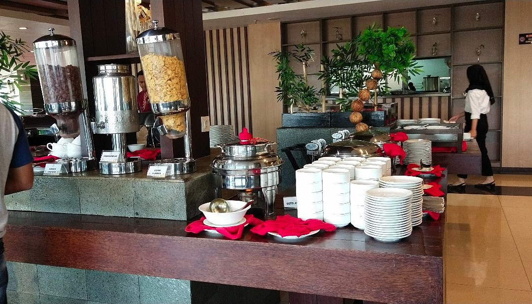 Sutan Raja Hotel Kotamobagu主图