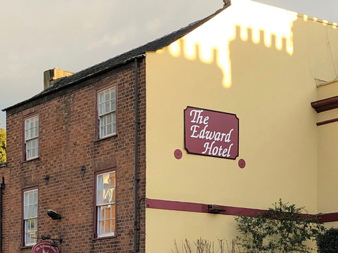 爱德华酒店主图