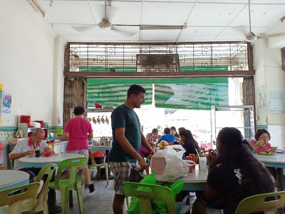 Kedai Kopi Dan Rumah Tumpangan Peace
