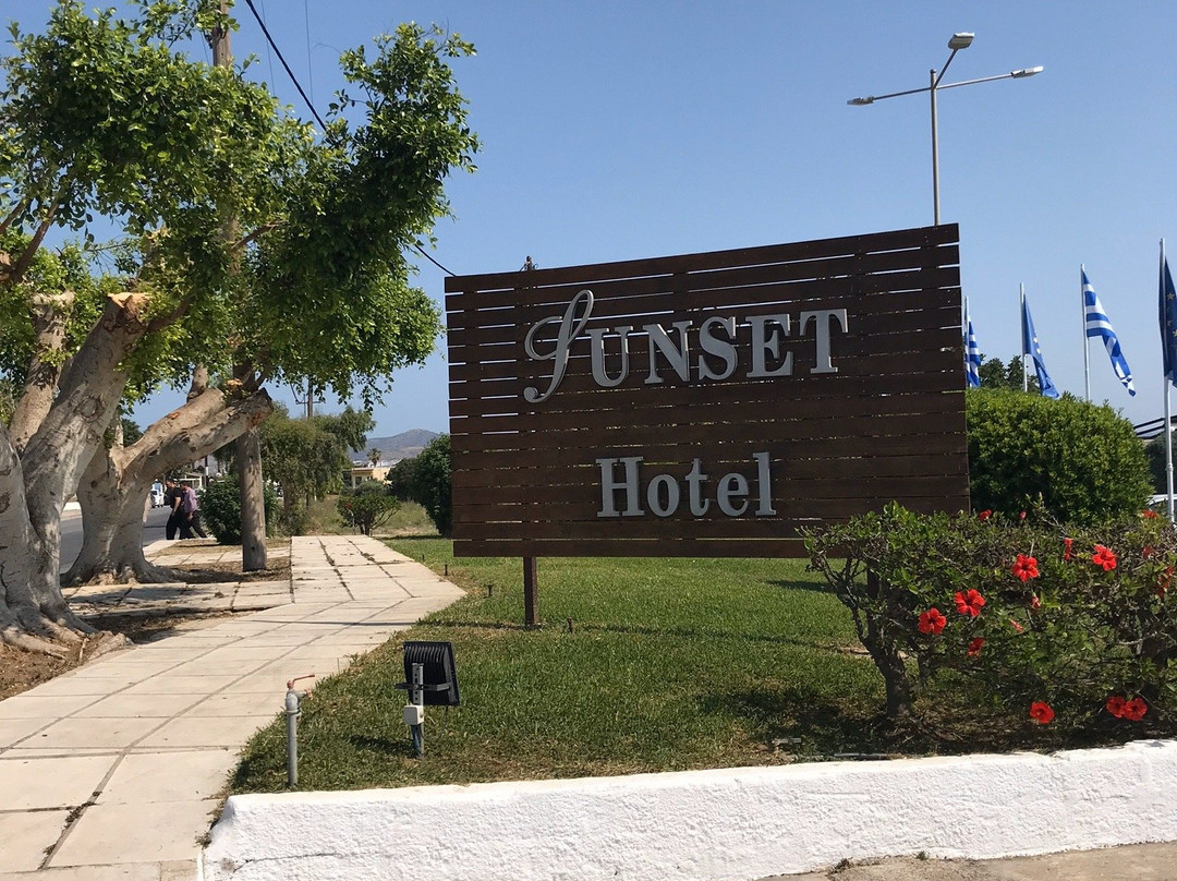 Sunset Studios and Apartments主图