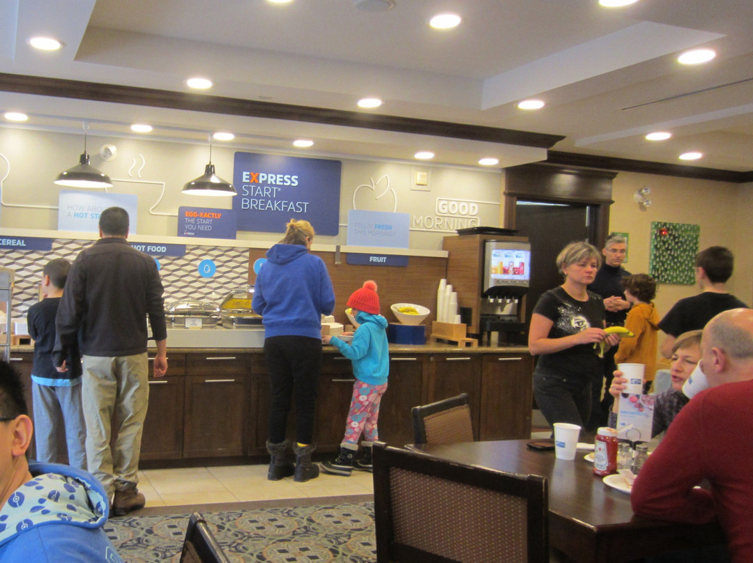 亨茨维尔智选假日套房酒店主图