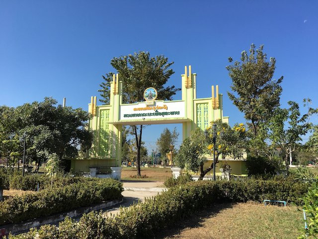 Nouhak Phoumsavanh Memorial Park景点图片