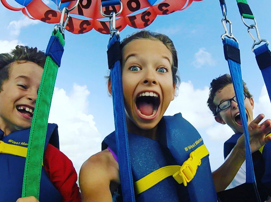 Key To The Sea Parasailing And Charters景点图片