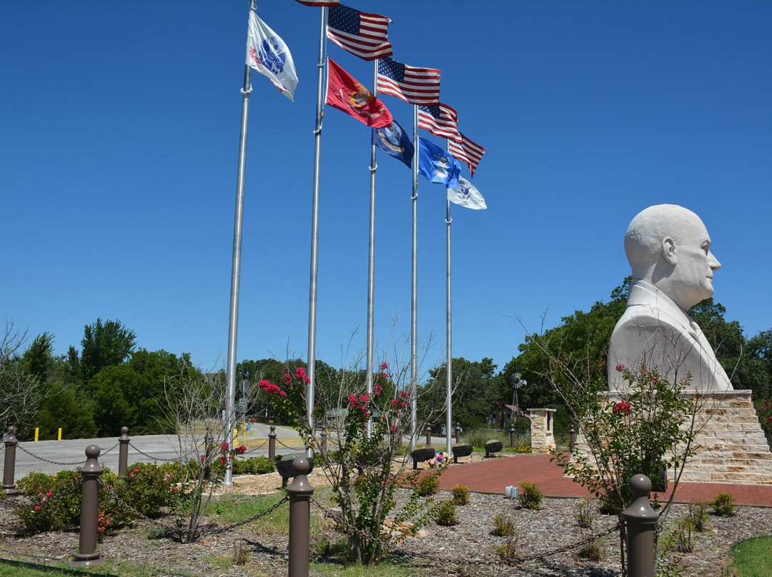 Eisenhower Veterans Monument景点图片