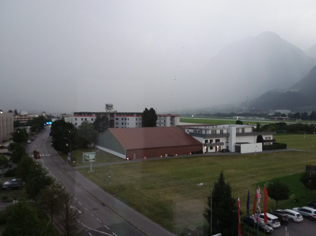 西奔兹酒店主图