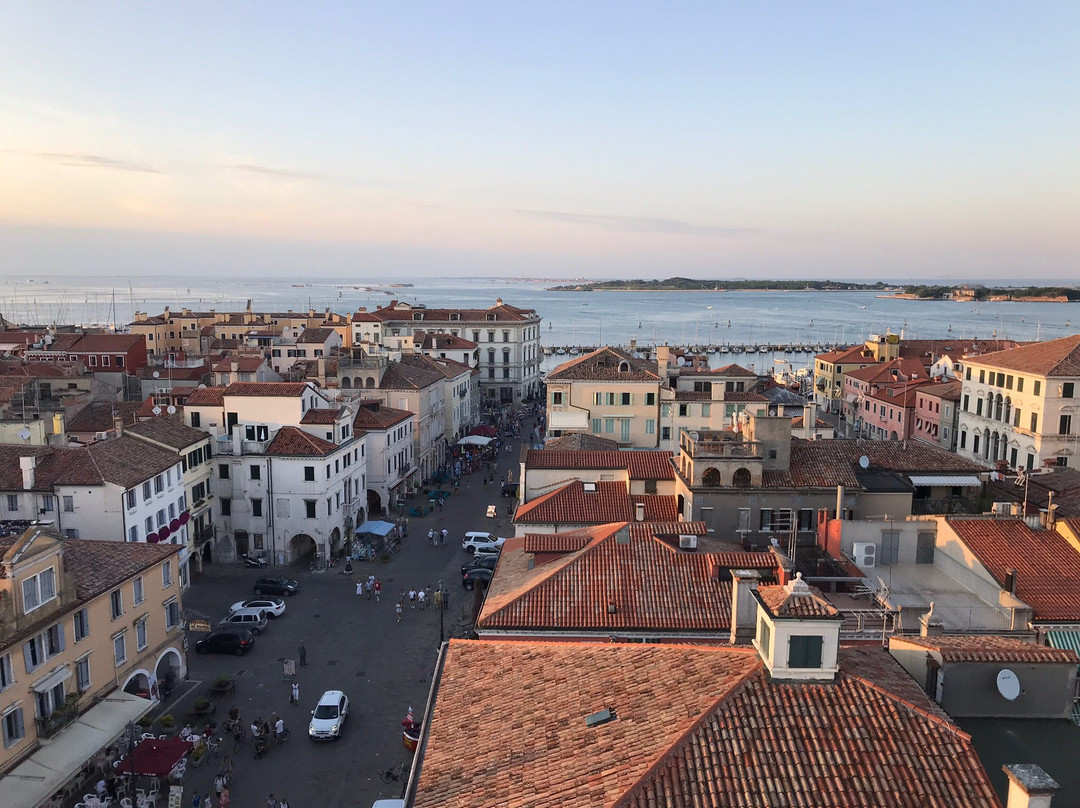 Torre dell'orologio S. Andrea-基奥贾必去景点