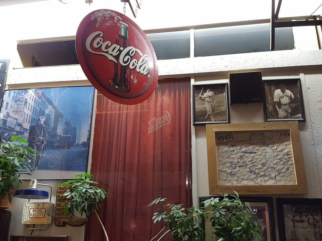 Brad's Desert Inn主图