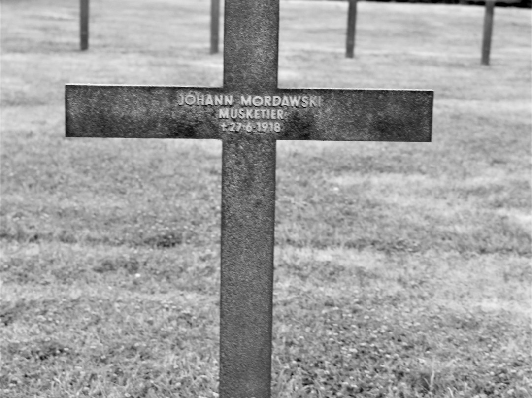 Laventie German cemetery景点图片