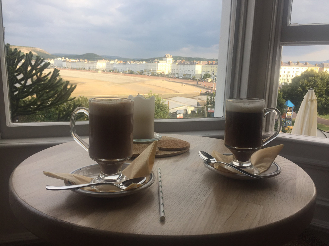 布莱恩-Y-摩尔酒店主图