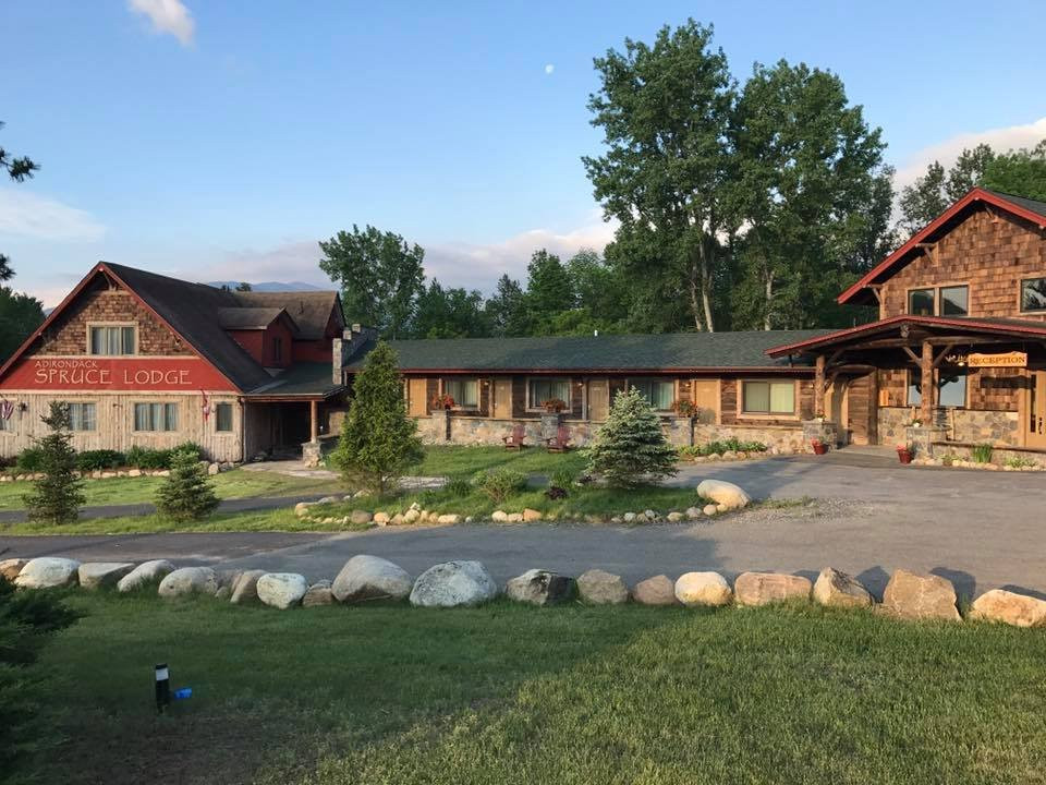 Adirondack Spruce Lodge主图