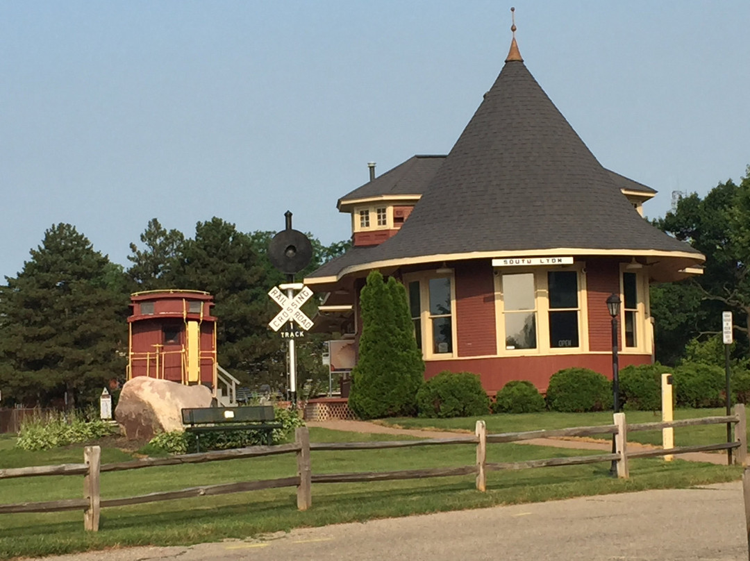 Witch's Hat Depot Museum景点图片