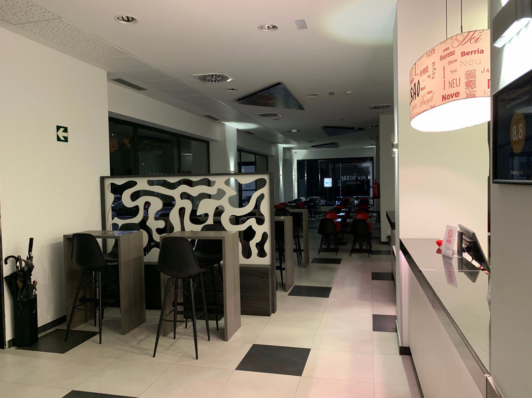 Hotel New Bilbao Airport主图